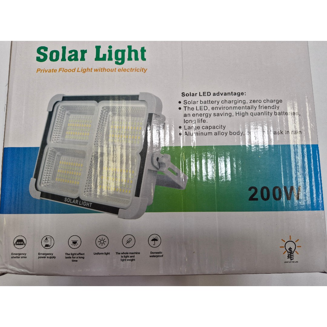 چراغ پرژکتور خورشیدی solar light 200w مدل 6 باتری